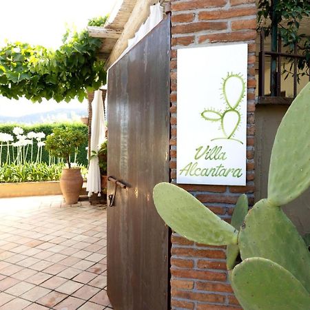Villa Alcantara Di Charme Graniti Exterior photo