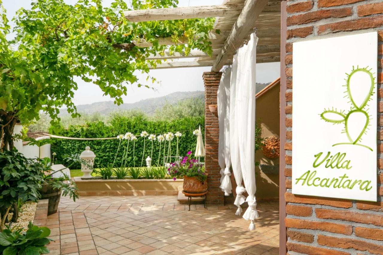 Villa Alcantara Di Charme Graniti Exterior photo